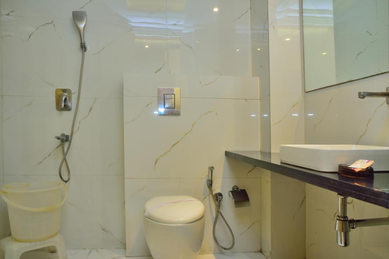 Hotel Aman Continental - 2Mins From Railway Station And 5 Mins From Metro Nueva Delhi Exterior foto
