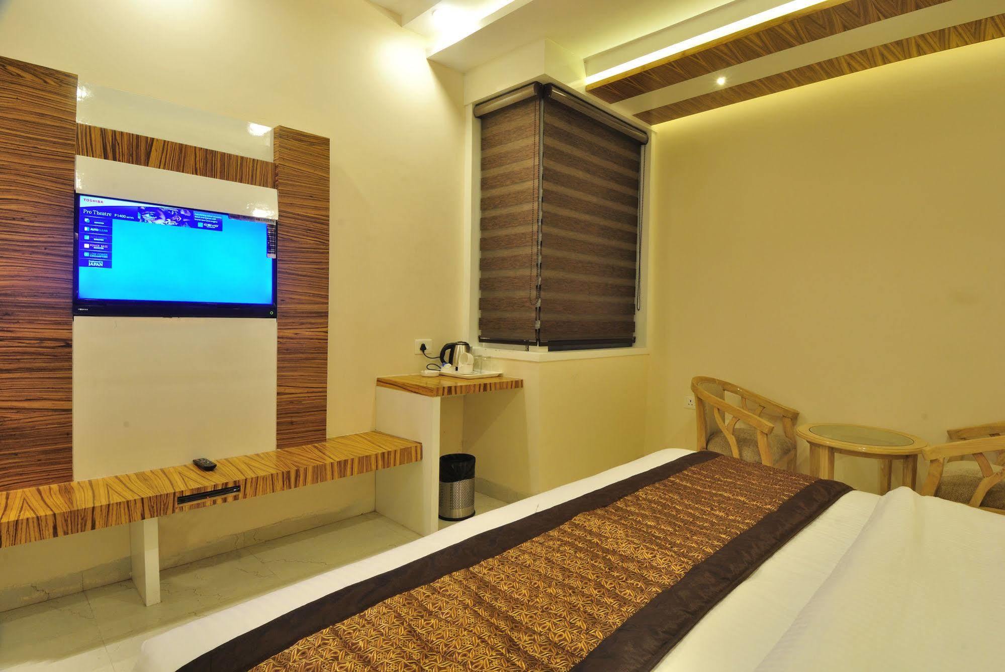 Hotel Aman Continental - 2Mins From Railway Station And 5 Mins From Metro Nueva Delhi Exterior foto